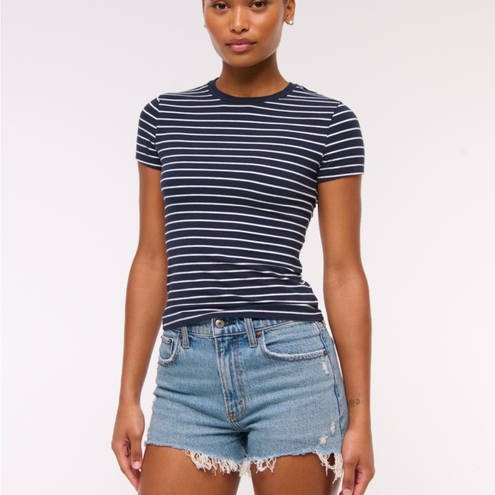 Abercrombie the Mom high Rise Shorts perfect for summer